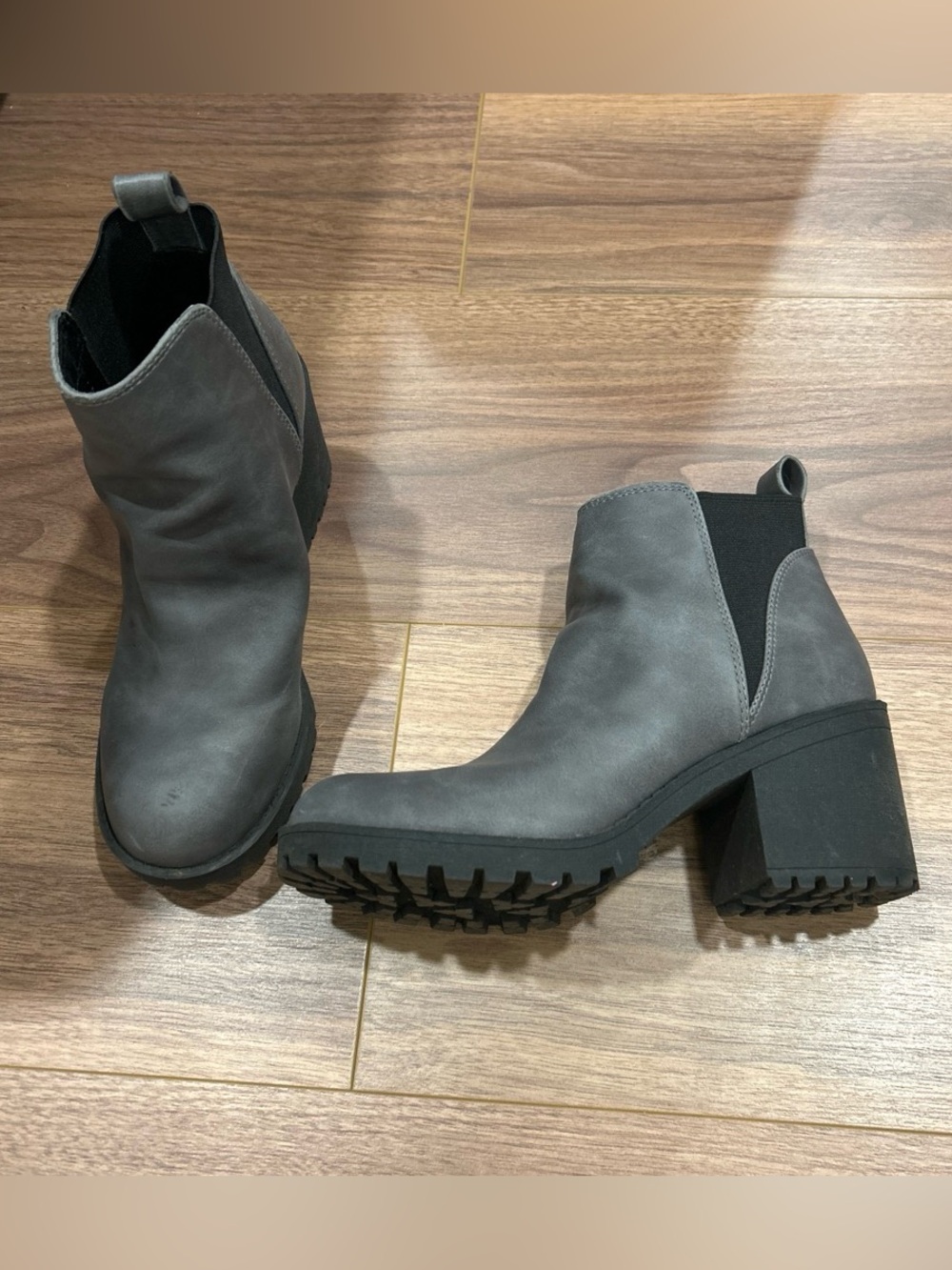 Dirty Laundry Chunky Heel Chelsea Ankle Boots